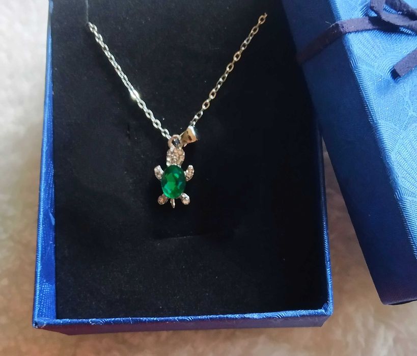 Ново, сребърно колие/ ланец с висулка.12 различни модели. В кутия.