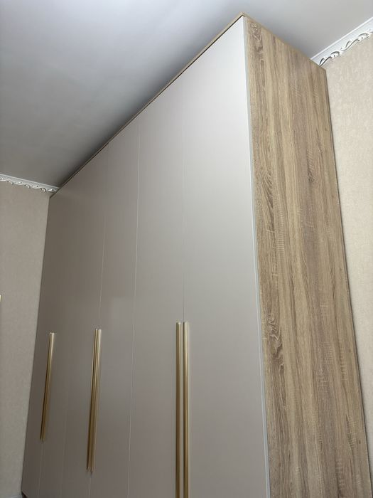 Шкаф серо-бежевый