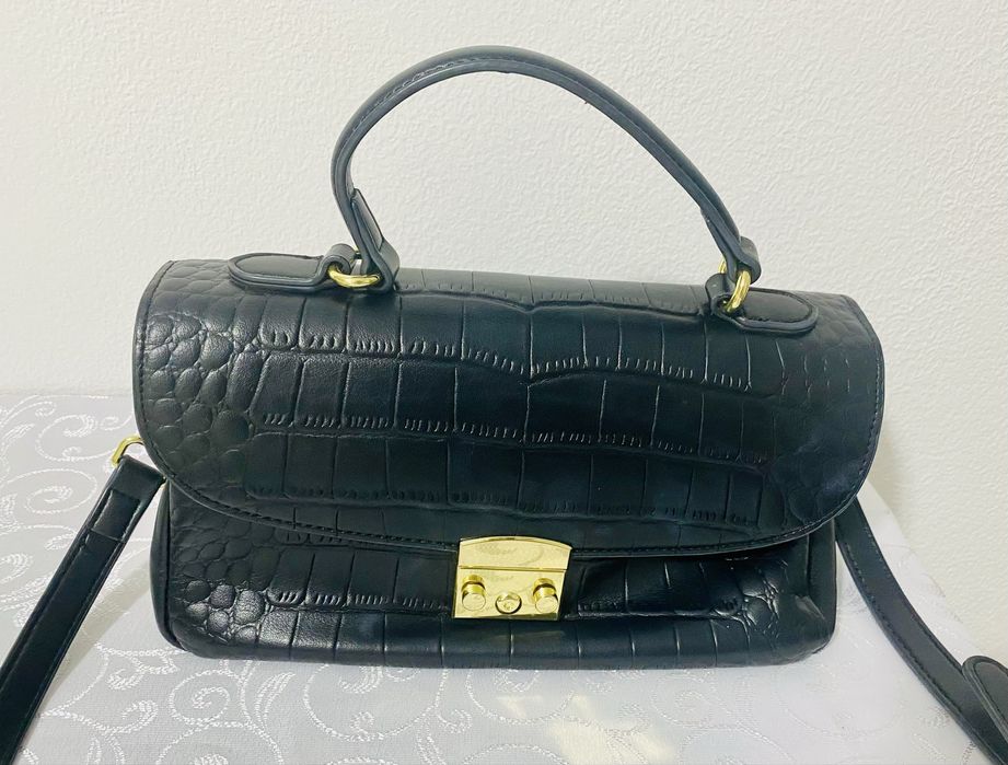 Женская сумка черного цвета