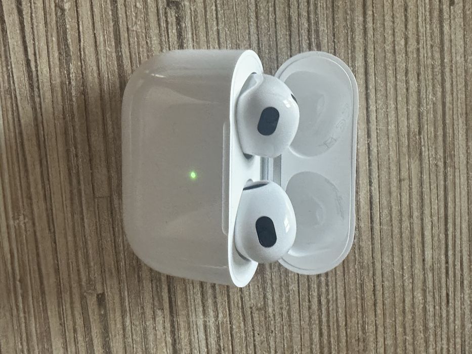 Продам AirPods 3