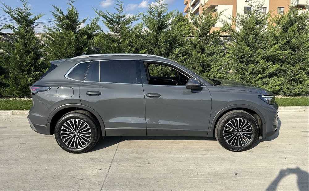 Tiguan Elegance IQ.LIGHT HD Matrix LED - Distronic - Masaj in Scaune Camere 360° – Area View  1.5 eTSI 150 Cp