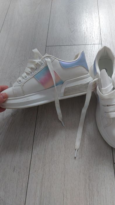 Чисто нови маратонки