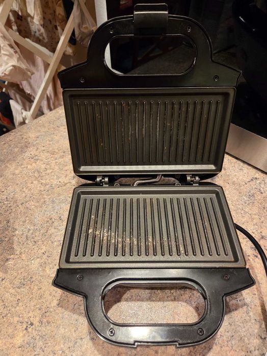 Грил преса tefal с мощност 700W