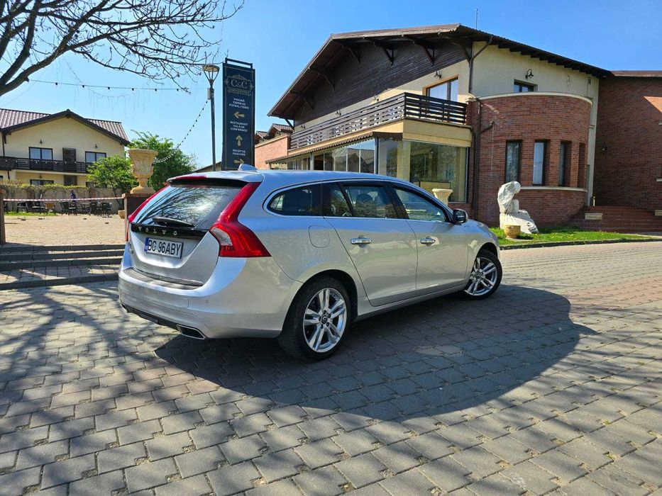 VOLVO V60 Plug in hybrid 4x4 an 2016 , 295 cai putere