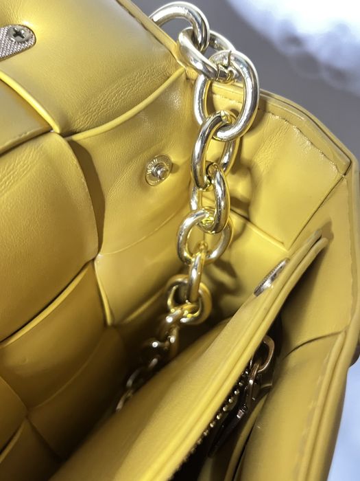 Дамска чанта тип “плетка”