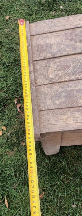 Lada veche din lemn, datata 1944