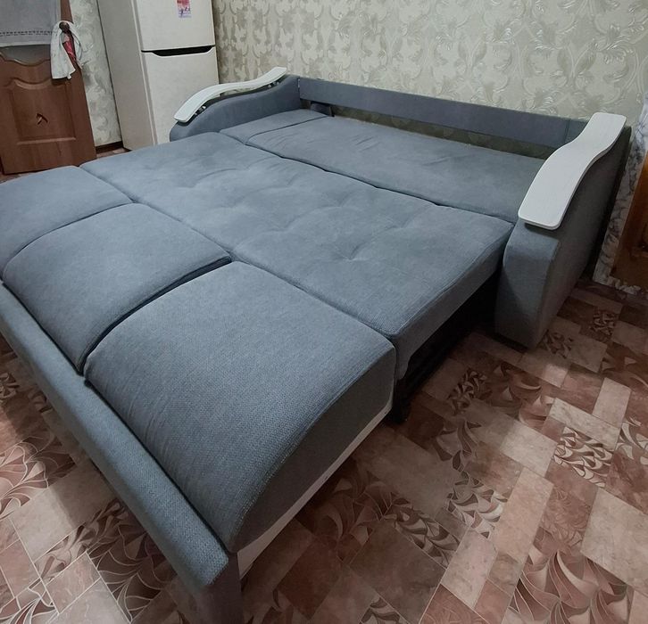 Продам  двуспальный Диван  Евро двушку.