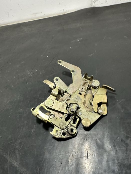 Broasca usa culisanta Mercedes sprinter Vw LT 9017301335