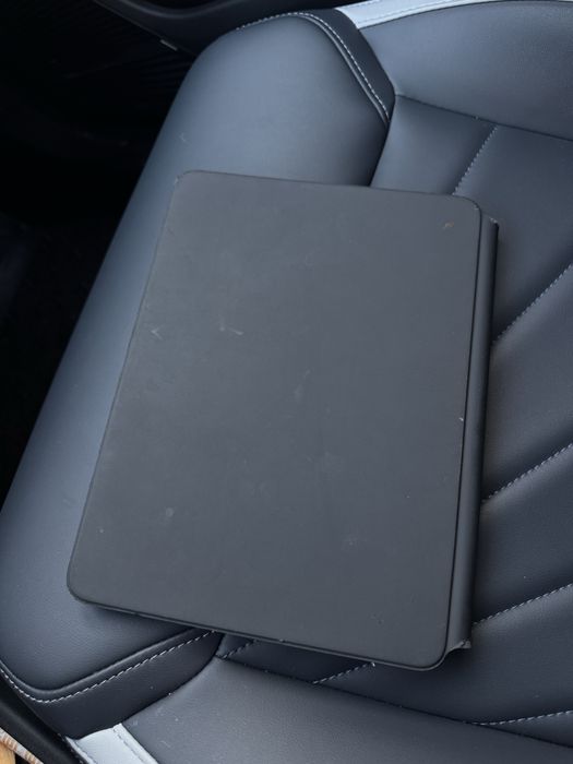 iPad 11 Pro (4-го поколения] + Magic Keyboard