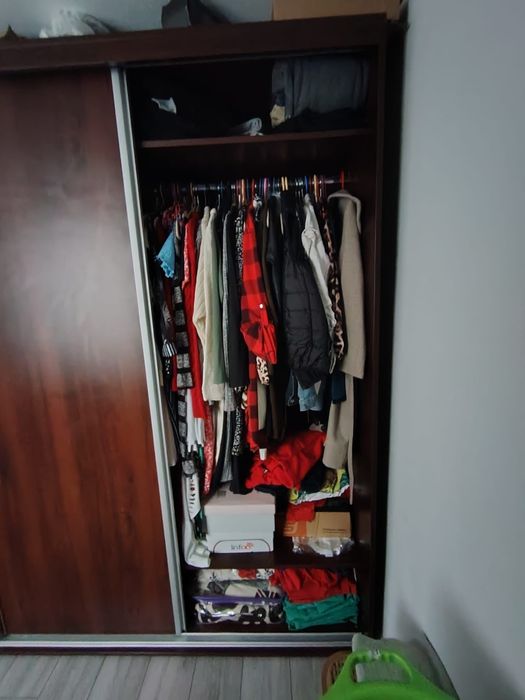 Vand Dressing si un dulap cu sertare