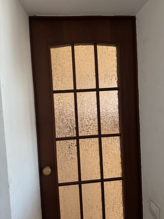 Продам межкомнатную  дверь 10.000