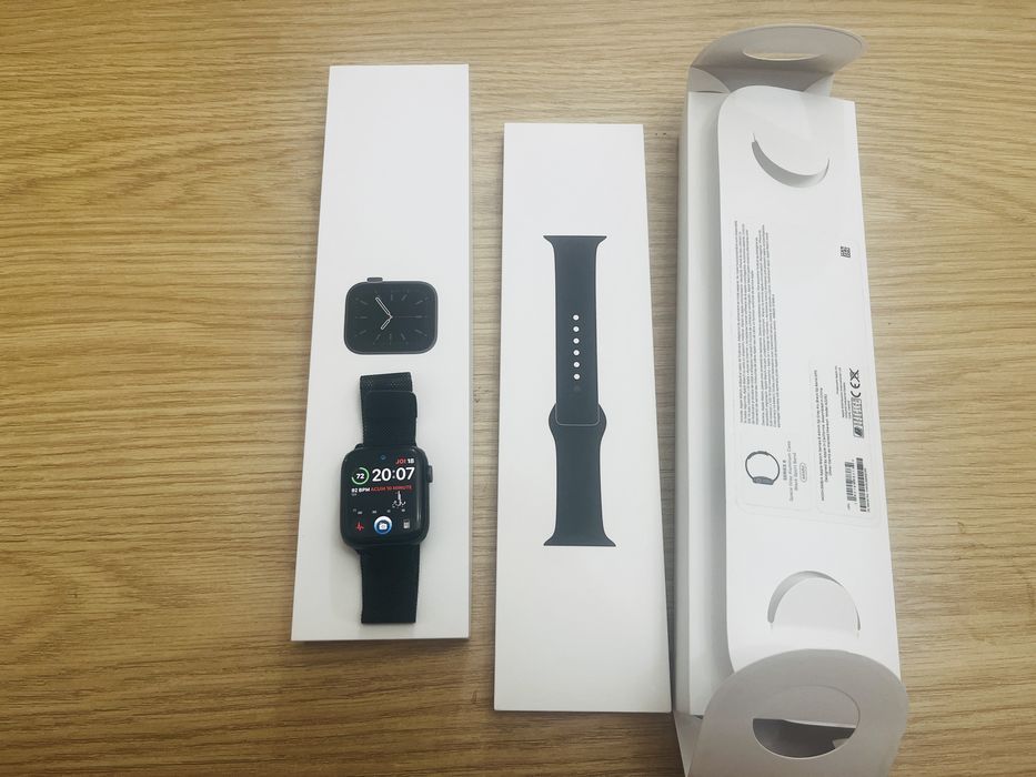 Apple watch 6 de 44 mm GPS (400 lei)