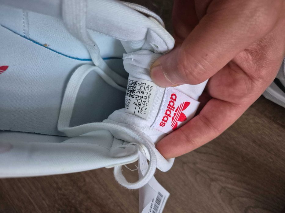 Маратонки чисто нови