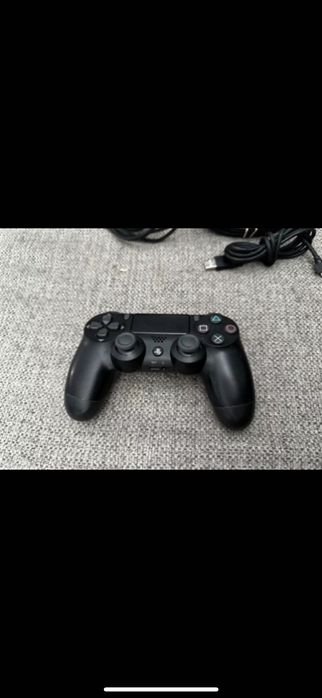 Продаю Плейстейшн 4