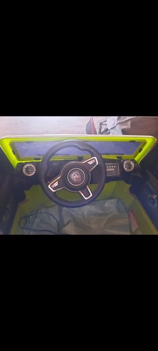 Детская машинка, электромобиль