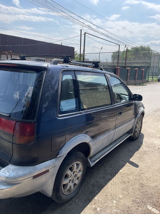Продаю машину RVR 1994