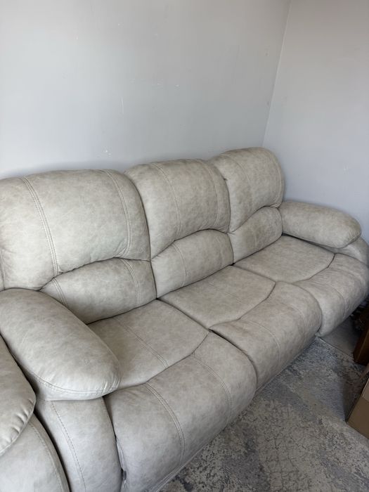 Диван новый с креслом