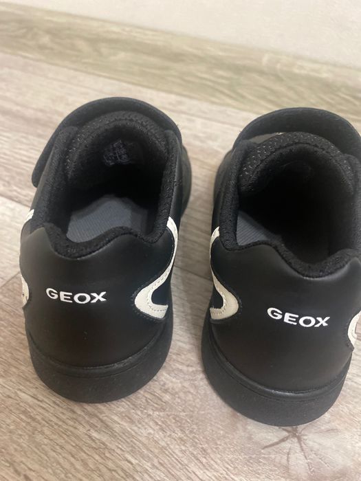 Кроссовки детские