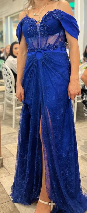 Рокля M размер носена за няколко часа като нова