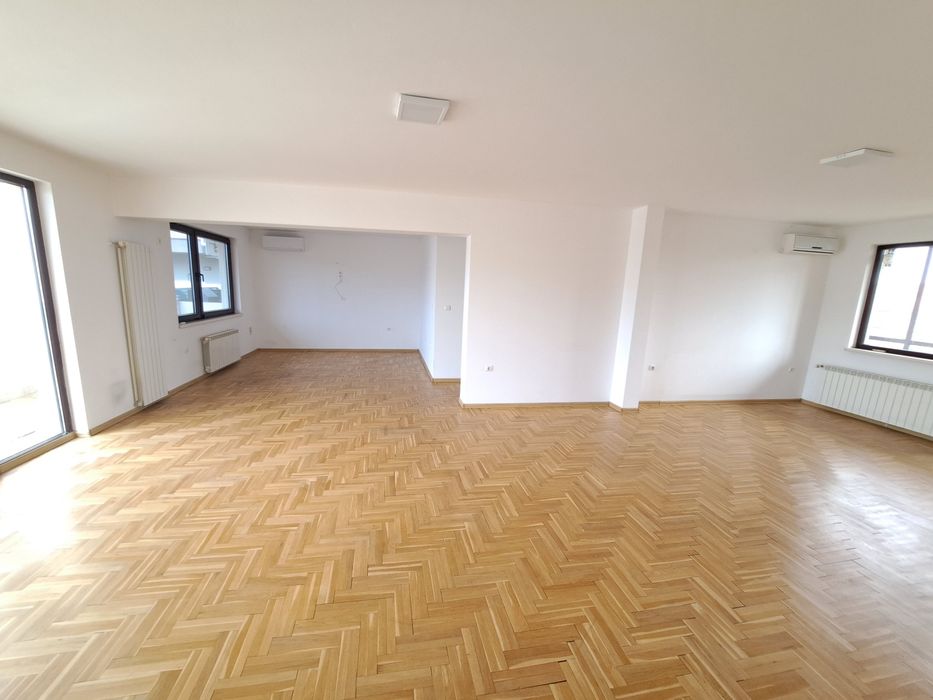 Дава се под наем Тристаен апартамент в София, Лозенец - 146 кв.м за 1050 € - Снимка #1