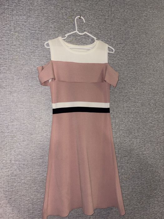 Продаю женские платья