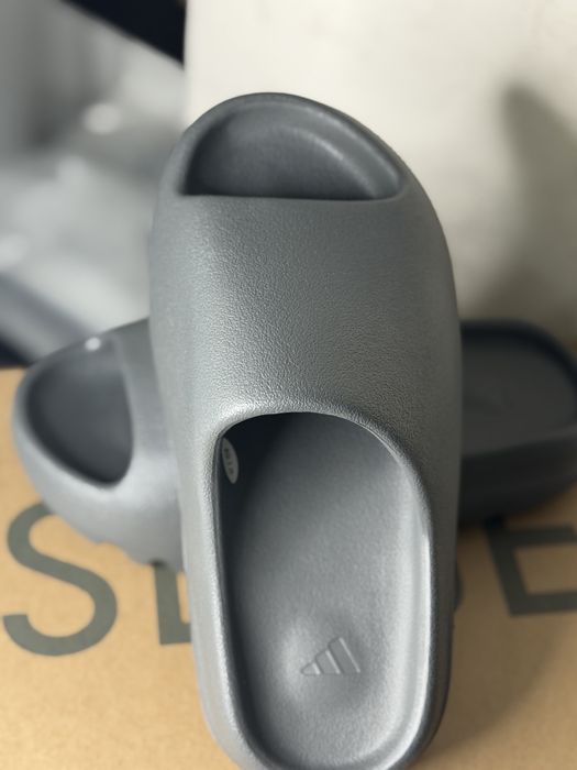 Yeezy  Slides 37 30% reducere