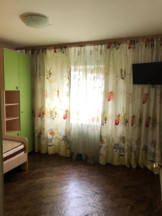 Inchiriez apartamement 3 camere etaj 1 in spate LDL SUD  OMV