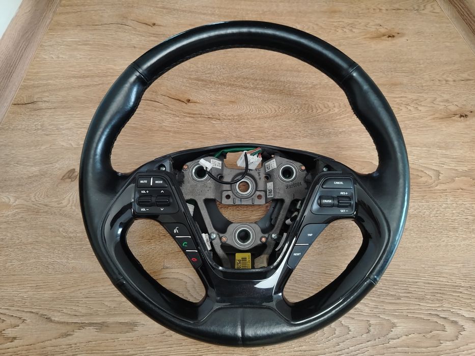 По салону Kia Cerato K3