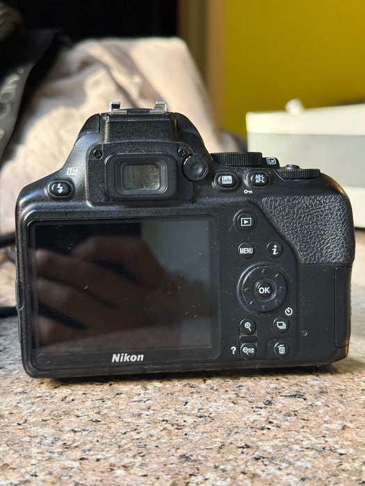 Продам фотокамеру Nikon D3500