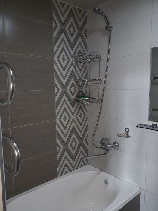 1-комнатная переделанная в 2, Новомосковская.