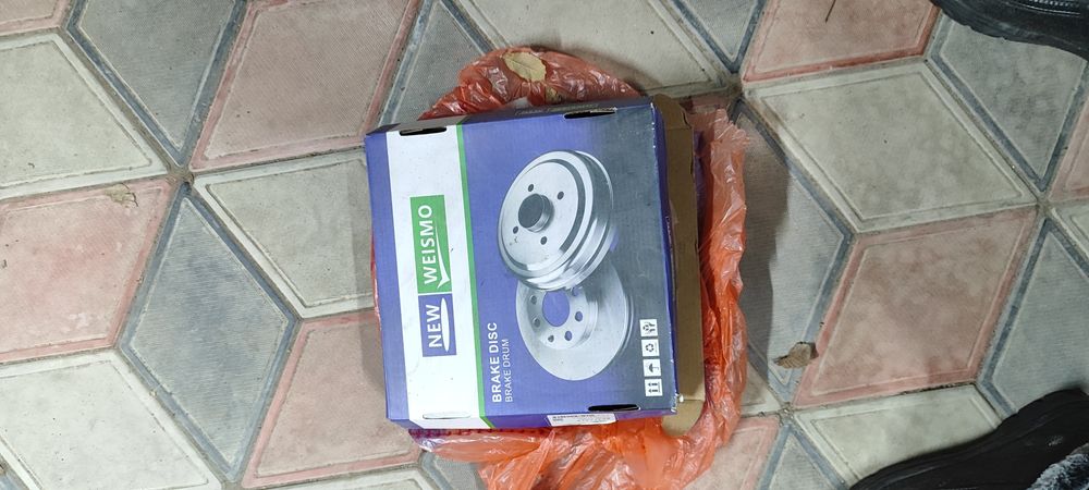 Продам запчасти новая
Ролик ремня кондиционера 
Ролик натижитель ремня