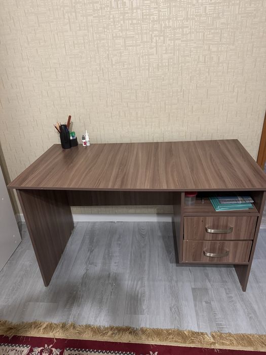Продам стол и кровать