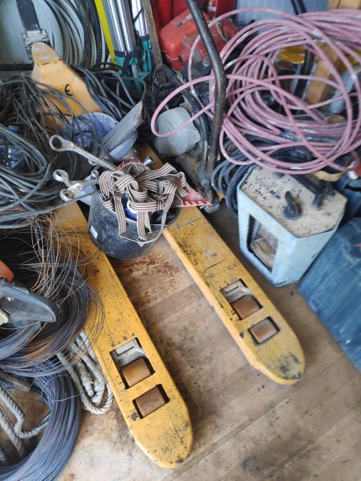 Палетна количка - 2 тона