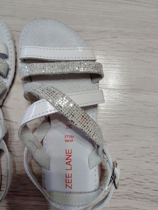 Vând sandalute Nr 32