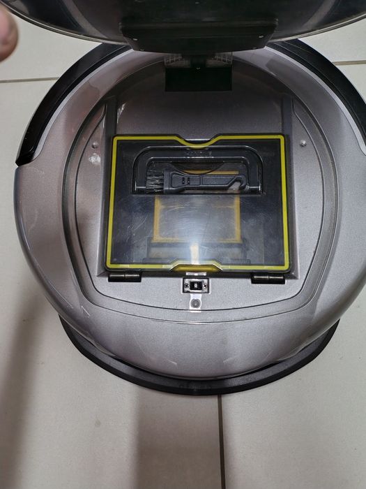 Robot aspirare și mop