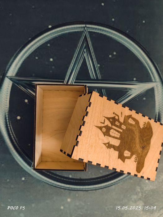 Колоды карт Таро и оракулы.