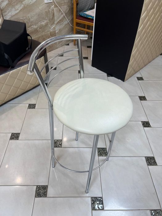 Продам стул для визажистов