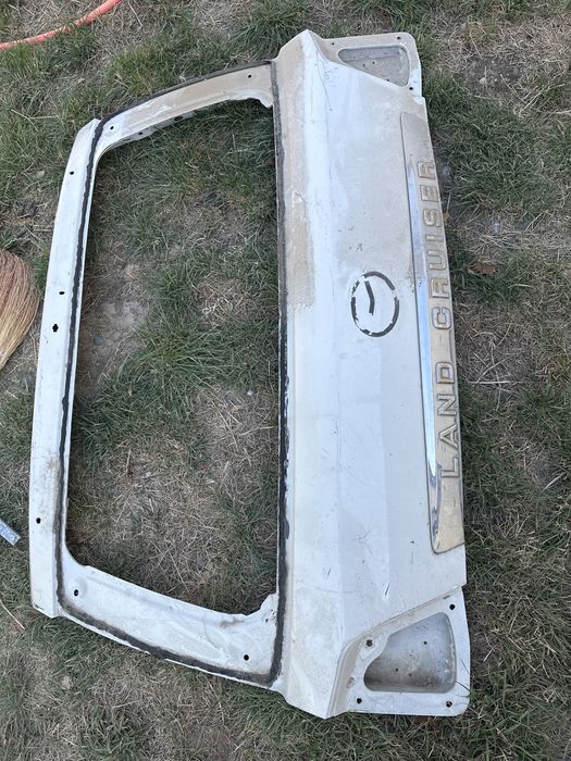 Верхняя крышка багажника (дверь) Toyota Land Cruiser 100 / 105