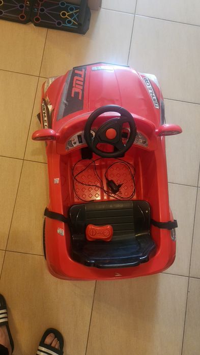 Masinuta copii roșie cu acumulator nou