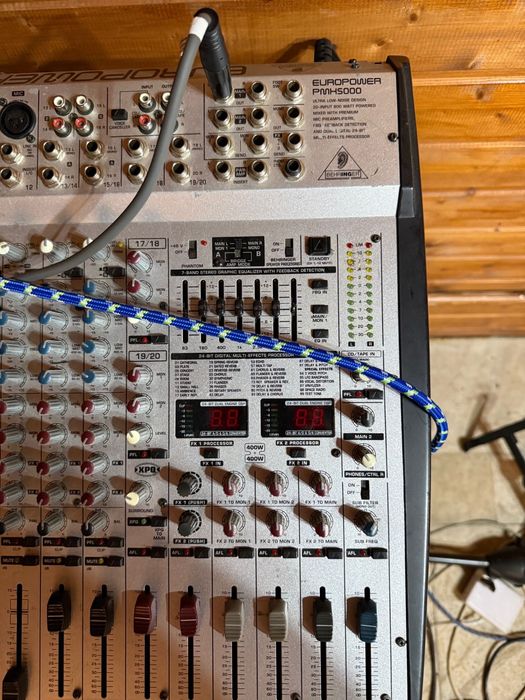 Mixer cu putere in el Behringer Europower PMH 5000