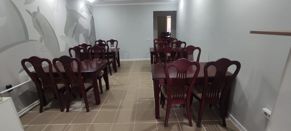 Стол и стулья для общепита