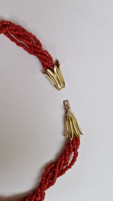 Colier din coral și aur 18K