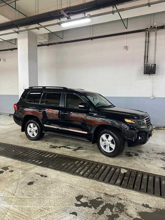 Автомобили Land Cruiser 200