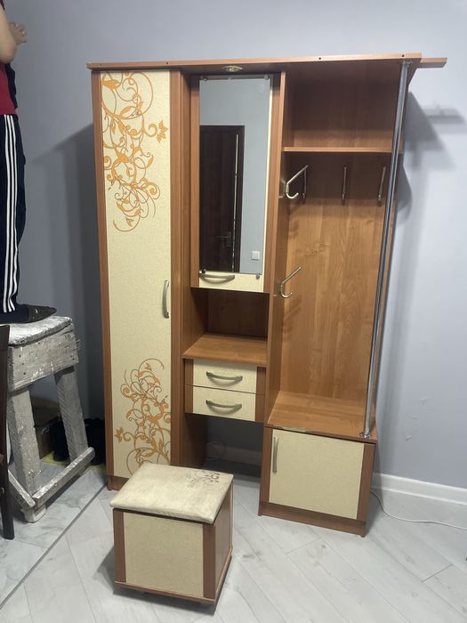 Продам прихожая шкаф