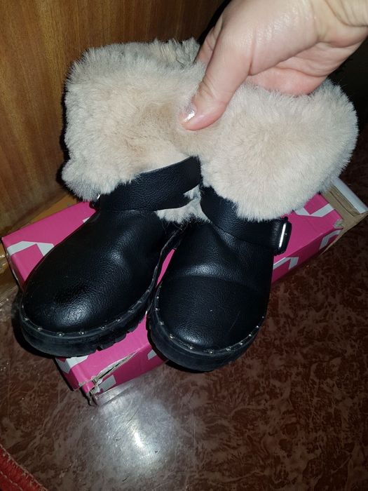 Продам детские сапожки ботинки Zara