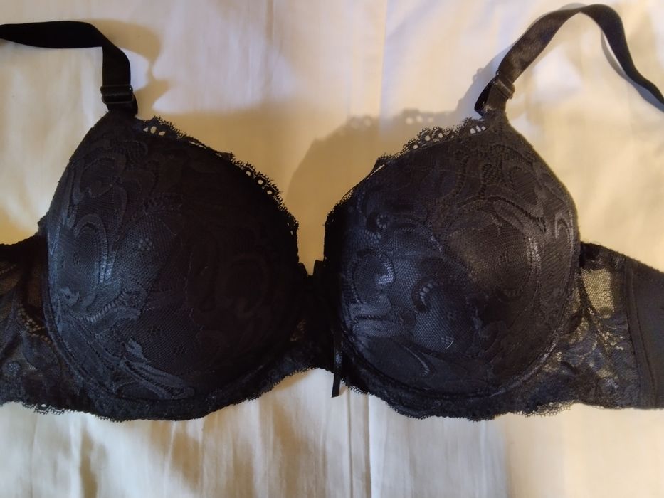 Продаю бюстгалтеры.
