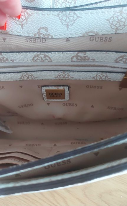 Дамска чанта GUESS