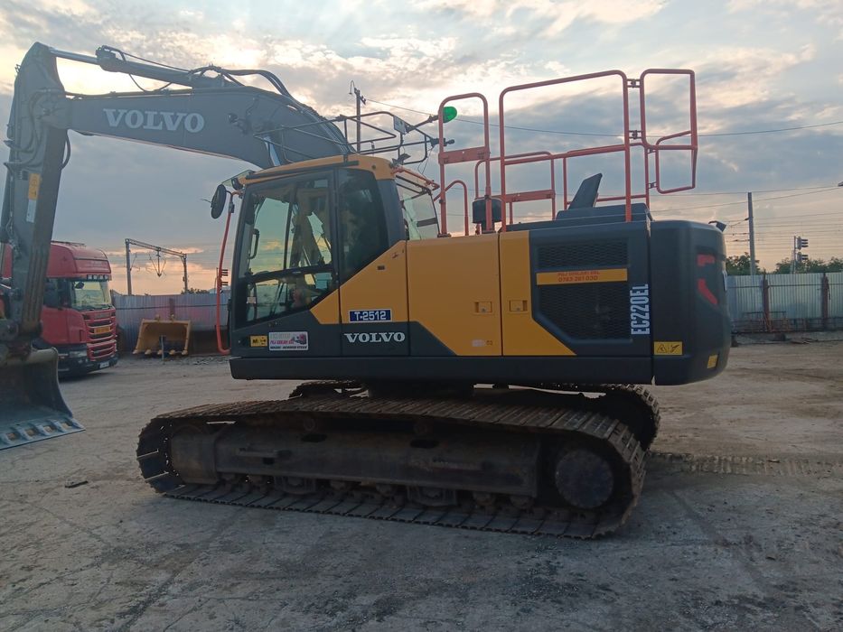 Excavator VOLVO EC 220