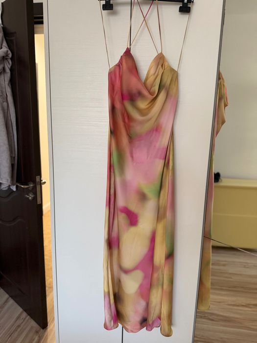 Сатенена Рокля на Zara