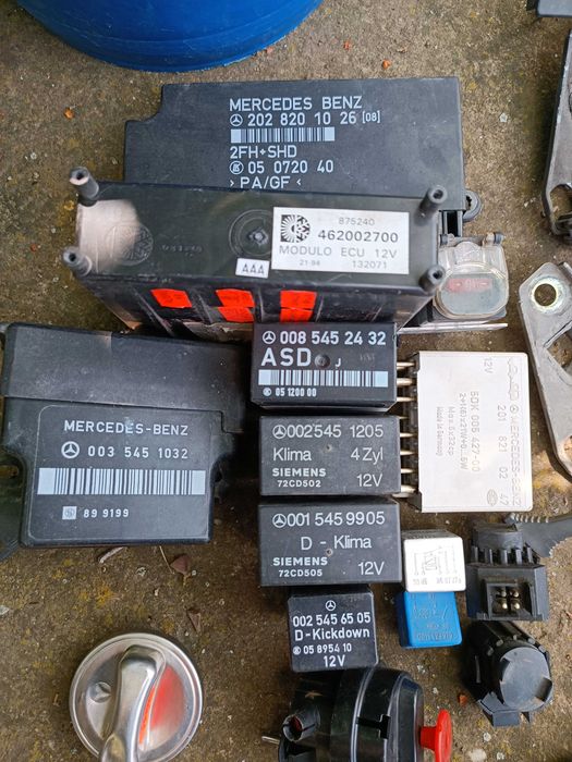 Мерцедес Mercedes W126  560 SEL s class W 124  W 201-190 части и други